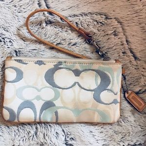 Coach Wristlet ✨Vintage 2007✨